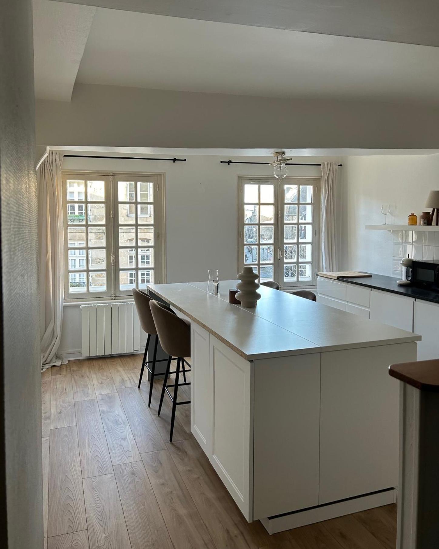 Spacieux Appartement Au Coeur Du Centre Historique De ディナン エクステリア 写真