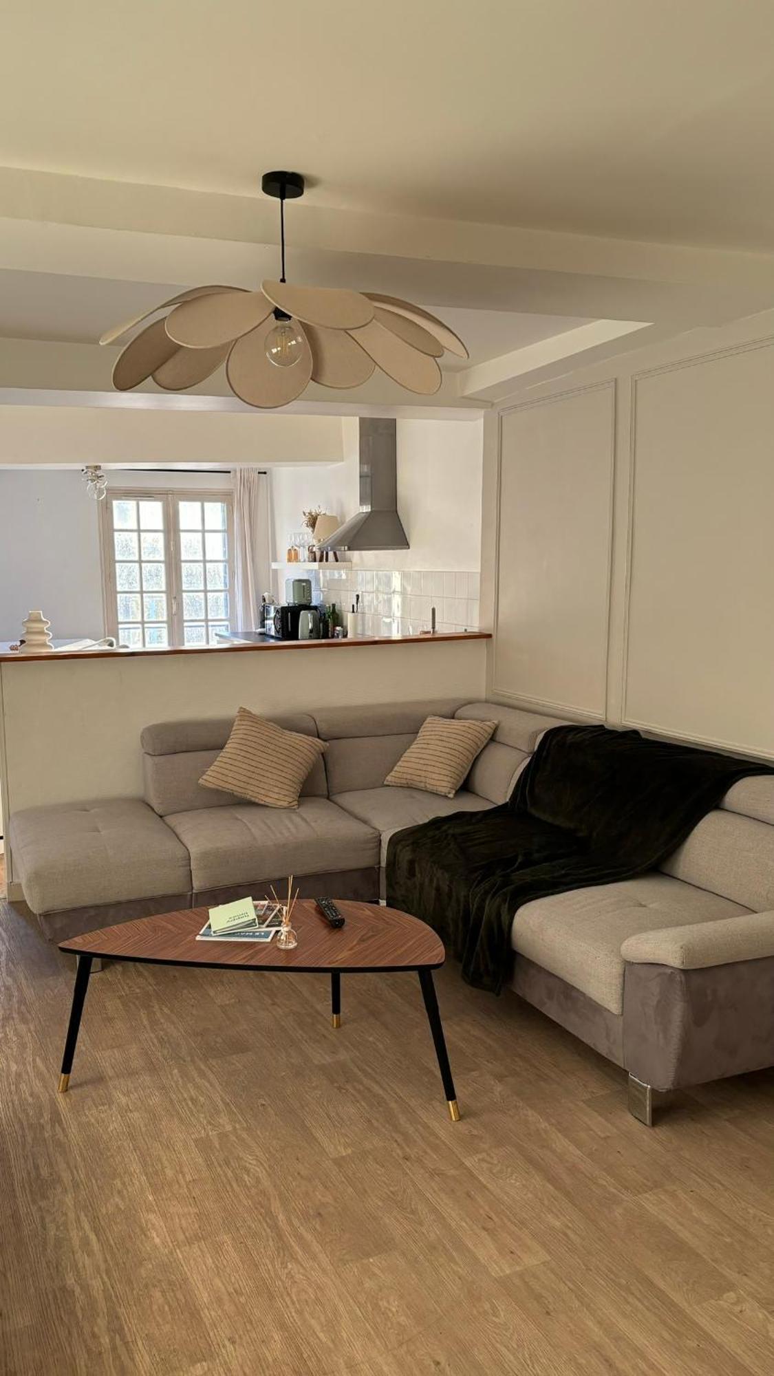 Spacieux Appartement Au Coeur Du Centre Historique De ディナン エクステリア 写真