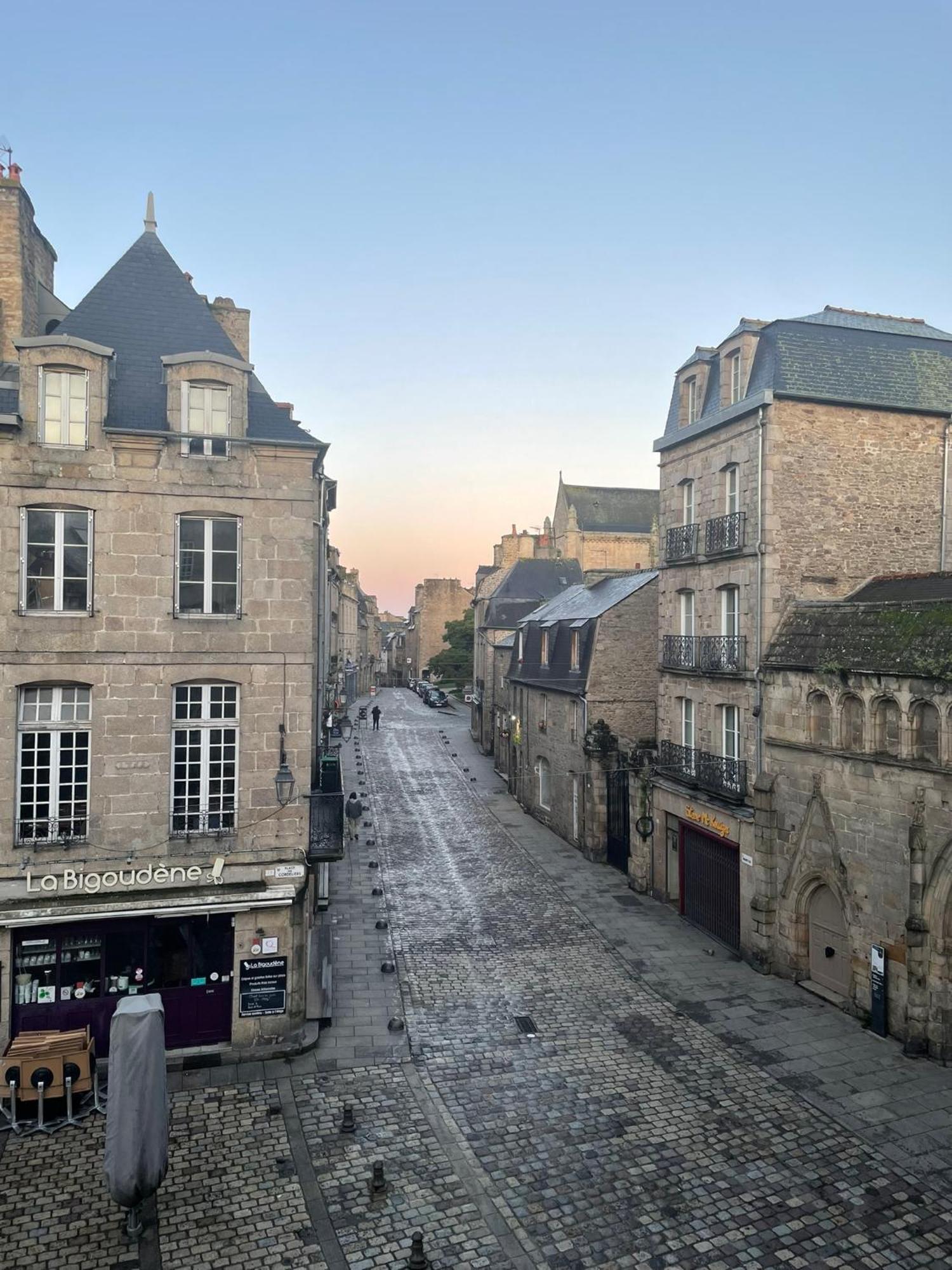 Spacieux Appartement Au Coeur Du Centre Historique De ディナン エクステリア 写真